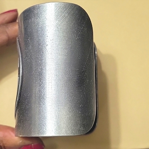 TORY BURCH MATTE TEXTURED GUNMENTAL  CUFF BRACELET RARE - Picture 4 of 6